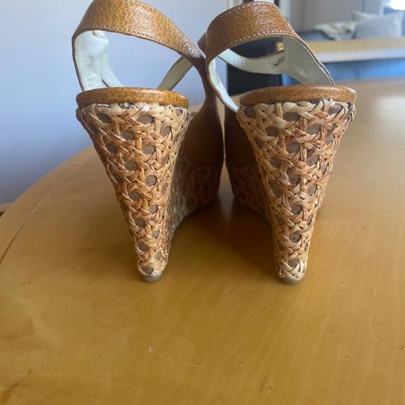 Prada - Picture 5 of 5